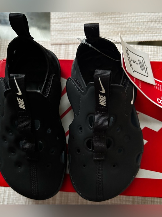 Nike Other - Nike Kids Black and White Close Toe Sandles